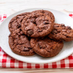 chocolate-cookies-with-chocolate-chips_1339-79201